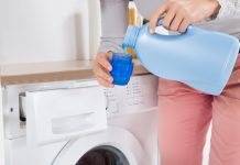 AKO VAM JE POSIVEO VEŠ OVO JE VAŠ SPAS: Stavite 3 KAPI ovoga u veš mašinu i sve će ponovo biti BELO KAO SNIJEG