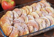 Za samo tri minuta možete uživati u ukusnoj kombinaciji palačinki prelivenih jabukama i jogurtom.