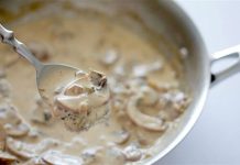 Današnji recept sadrži prekrasan kremasti umak od gljiva koji se može napraviti u tren oka.