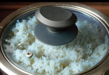 Kako najbolje skuhati rižu, da ne bude kašasta i ljepljiva: