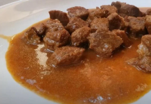 Ovu namirnicu uvijek dodajte u gulaš: Meso će se raspadati, a ukus će biti nezaboravan!