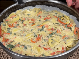 Ovaj krompir bolji od pice! Ja pravim često ovo jeftino jelo! Samo narendajte 1 krompir i za minut ćete dobiti najukusniju poslasticu…