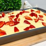 Ovaj kolač od jagoda je tako brz da ga pravim svakog vikenda! Gotov je za nekoliko minuta i ima rajski ukus!