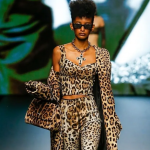 ŽENE STARIJE OD 45 NE TREBA DA SE OBLAČE OVAKO: KOLIKO GOD DA STE ZGODNI, U OVOJ ODEĆI IZGLEDATE SMEŠNO SMATRAJU NAUČNICI!