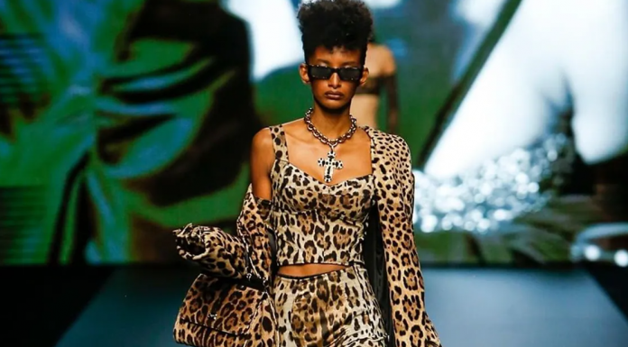 ŽENE STARIJE OD 45 NE TREBA DA SE OBLAČE OVAKO: KOLIKO GOD DA STE ZGODNI, U OVOJ ODEĆI IZGLEDATE SMEŠNO SMATRAJU NAUČNICI!