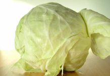 Trik za kiseli kupus: Brže se ukiseli, ne buđa i ima puniji ukus, sve zbog 1 neočekivanog sastojka