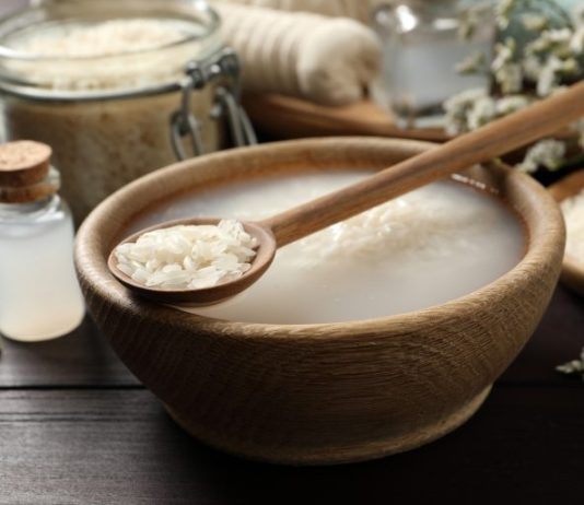 Više ne kuvam pirinač u vodi, ovo je savršeno: Jedan trik kuvara i nikada niste jeli bolji prilog – PREPORUČITE SVIMA!