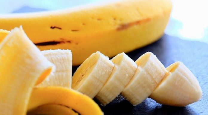 CIJELE ZIME NEĆETE NI ZAKAŠLJATI: Izgnječite bananu i dodate joj OVA DVA SASTOJKA!