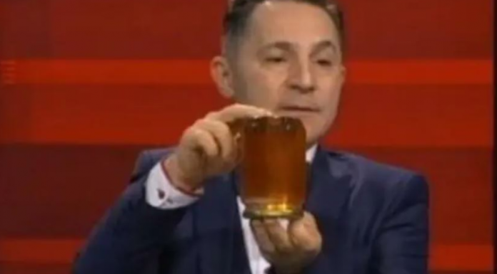 SIGURNO NISTE ZNALI: OVO ĆE SE DESITI AKO POJEDETE KAŠIKU MEDA PRED SPAVANJE: Ujutru ćete se IZNENADITI, OBAVEZNO PROBAJTE