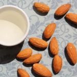 Večeras potopite 4 badema i ostavite: Ujutru ih pojedite i riješite problem koji muči mnoge