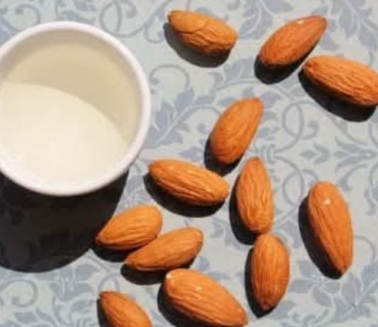 Večeras potopite 4 badema i ostavite: Ujutru ih pojedite i riješite problem koji muči mnoge