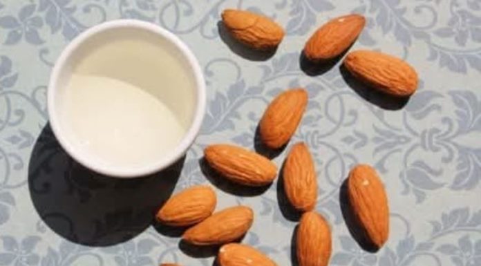 Večeras potopite 4 badema i ostavite: Ujutru ih pojedite i riješite problem koji muči mnoge