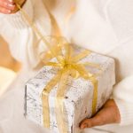 POKLONE OD OVIH LJUDI TREBA ODMAH BACITI ILI SPALITI: Nikako ih ne unosite u kuću