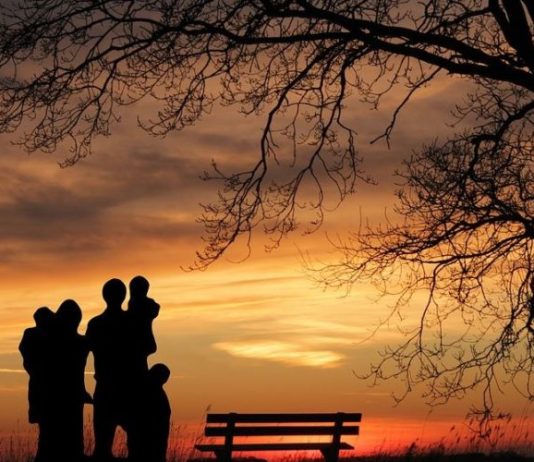 Na samrti mi je majka rekla jezivu tajnu dugu 70 godina: Kad sam otišla kasnije na groblje, utrnula sam od šok prizora