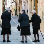 EVO KOLIKO DUGO TREBA DA SE NOSI CRNA ODJEĆA NAKON SMRTI BLISKE OSOBE: Stav crkve je vrlo jasan! (foto)