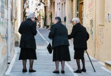 EVO KOLIKO DUGO TREBA DA SE NOSI CRNA ODJEĆA NAKON SMRTI BLISKE OSOBE: Stav crkve je vrlo jasan! (foto)