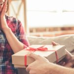 OVAKVE POKLONE ODMAH TREBA BACITI ILI SPALITI: Nikako ih ne unosite u kuću, vjeruje se da donose veliku NESREĆU I BIJEDU