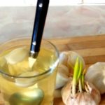 SVI ZNAMO KOLIKO JE LJEKOVIT BIJELI LUK, ALI OVO DO SADA NISTE ČULI: Voda od bijelog luka pravi ČUDA U ORGANIZMU, evo na šta sve utiče