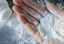 TREBALI SMO OVO RANIJE ZNATI: Puder za bebe ima MOĆI za koje niste MOGLI ni sanjati JEFTINO, A ČUDESNO!