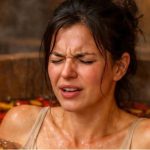 Udala sam se za čovjeka kojeg sam voljela, iz bogate porodice, ali nakon prve bračne noći natjerali su me da se kupam u vodi sa crvenom ljutom paprikom: to je trajalo skoro mjesec dana, sve dok jednog dana nisam odlučila saznati razlog tog čudnog rituala – bila sam u potpunom šoku 😱😱