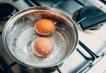 Jaja stavljate u hladnu ili ključalu vodu? STARINSKI SAVJET KAKO DA PRAVILNO SKUHATE JAJA – nikad ih lakše nećete oguliti (SAVJET)