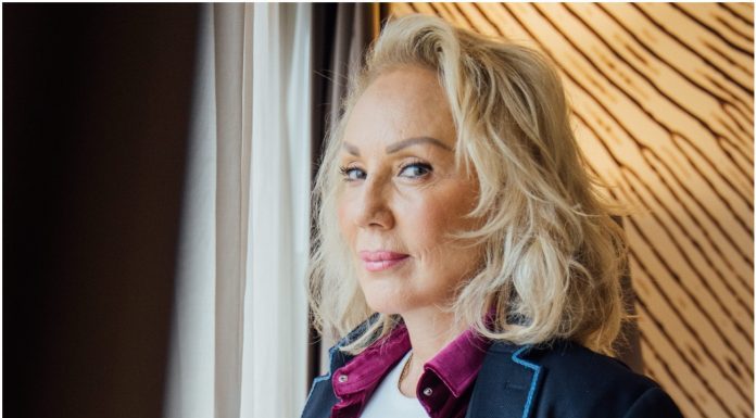 “JA SAM BRENINA KĆERKA” Pjevačica je ovu ženu godinama krila od javnosti, otkrivena istina o njihovom odnosu!