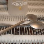 Komšinica mi je rekla zašto uvijek drži kašiku u zamrzivaču: Više joj se ne smijem i radim isto!