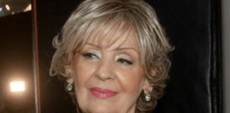 Vjenčanica Lepe Lukić hit je i za današnje standarde, pogledajte samo: Isplivala jedina fotografija vjenčanja pjevačice sa suprugom kojeg je uhvatila u preljubi