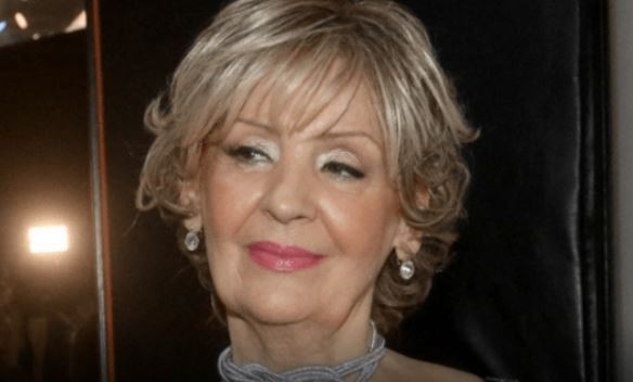 Vjenčanica Lepe Lukić hit je i za današnje standarde, pogledajte samo: Isplivala jedina fotografija vjenčanja pjevačice sa suprugom kojeg je uhvatila u preljubi