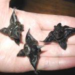 Strani susjedi su mi dali ovo i poželjeli mi „prijatno“, ali bilo je nešto tvrdo i uopće nije ličilo na hranu, više kao jaje.