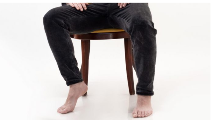 Šta znači ako osoba stalno ‘CUPKA’ nogom, prema psihologiji?