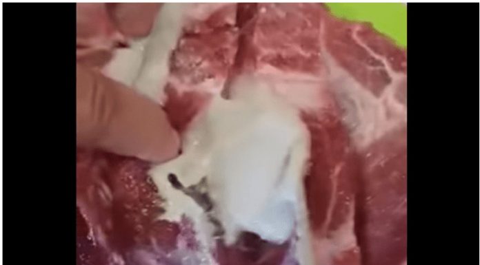 VIDEO Puljanin kupio meso iz kojeg je iscurilo nešto odvratno, pogledajte snimku