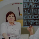 OTKRILA JE RAK NA PLUĆIMA, SADA UPOZORAVA SVE: Ovo na rukama, nikad nemojte zanemariti!