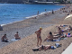 ŽENA NA PLAŽI U CRNOJ GORI ŠOKIRALA LJUDE: Ne kupa se, SVI GLEDAJU ŠTA DRŽI U RUKAMA – “ovo je kraj sveta” (VIDEO)