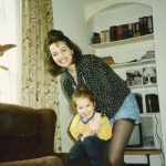 Rođena je na Kosovu i Metohiji, od majke Vere i oca Albanca koji je ćerku sa 13 godina uveo u svet estrade: Vaspitali je da bude porodična, a nema skandaloznije