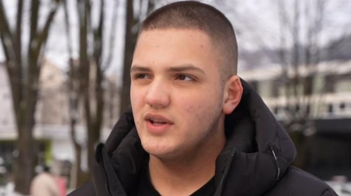 EMIR (17) NAŠAO NOVČANIK PUN PARA Odlučio da vrati, a ubrzo je usledio poziv: Rekli su mu samo JEDNU STVAR! Sve se odigralo u par sati (FOTO)