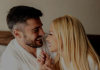Kad muškarac kaže da je žena ‘dobra u krevetu’, skriva se mnogo više od samog čina. Otkrijte šta mu zaista prolazi kroz glavu kad to izgovori!