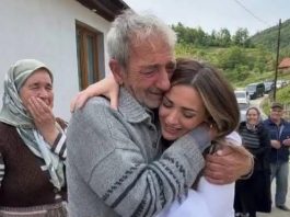 Prodao posljednju zemlju da školuje kćerku, a jedanaest godina kasnije cijelo selo svjedočilo njegovoj najvećoj nagradi