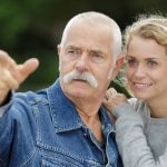 Kad mlada žena padne na mnogo starijeg muškarca: Evo šta to znači